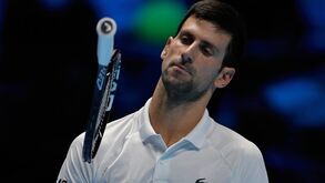 Djokovic aterra em Melbourne mas não sai do aeroporto: houve um erro no pedido do visto 