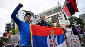 Hotel onde está Djokovic gera controvérsia: «É pequeno para refugiados e tem insetos»