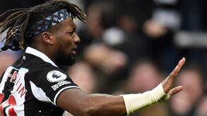 Surpresa fora de campo: Saint-Maximin lança jogo de tabuleiro inspirado na mitologia grega