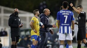 Benfica volta a visar Estoril-FC Porto: «Compete à arbitragem não interferir na luta pelo título»