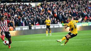 Golo 100% português: Podence colocou o Wolves em vantagem com assistência de Fábio Silva