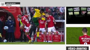 Benfica-Paços: árbitro consultou VAR, reverteu decisão e expulsou Denilson por falta sobre Grimaldo