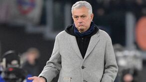 Mourinho: «Quando estás na merda tentas levantar-te, mas há pessoas neste balneário um pouco fracas»