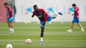 Barcelona e Umtiti acordam baixa salarial para inscrição de Ferran Torres