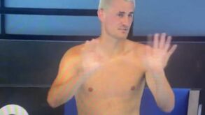Tomic critica organização do Open da Austrália, diz que tem covid e convida árbitra para jantar