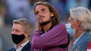 Tsitsipas fala de Djokovic sem 'papas na língua': «Faz com que pareçamos tontos»