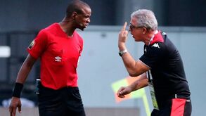 Fama indesejada: Janny Sikazwe, o árbitro mais famoso do mundo por estes dias