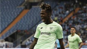 A crónica do Atlético Madrid-Ath. Bilbao, 1-2: na mesa do canto está Nico Williams