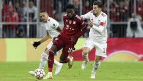 Alphonso Davies foi detetado com um problema cardíaco após contrair Covid-19