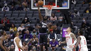 Neemias Queta marca pela segunda vez na NBA na vitória dos Kings sobre os Rockets
