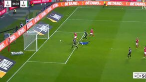 Darwin aproveitou ressalto e fez o empate no Benfica-Moreirense