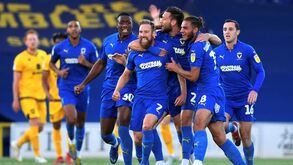 Os Peaky Blinders do futebol de arame farpado
