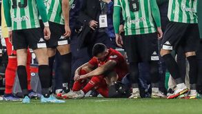 Suspeito de atirar uma barra de ferro a jogador do Sevilha foi detido