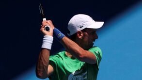 Djokovic com via aberta para disputar Roland Garros... mesmo sem vacina: saiba porquê