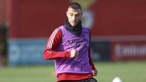 «Ferro tem o destino traçado mas o Benfica ainda não quis acelerar a negociação devido a Otamendi»