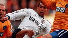 A polémica vida de Chris Armstrong, o primeiro jogador da Premier League a testar positivo à canábis