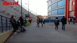 Record mostra como é feita a entrada dos adeptos de Benfica e Sporting no estádio em Leiria