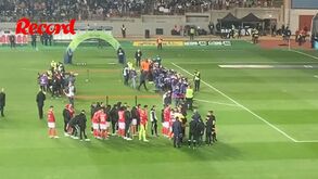 Manuel Mota deu explicações a André Almeida após o Benfica-Sporting