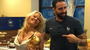 Adil Rami e o namoro com Pamela Anderson: «Cheguei a assustar-me com todos aqueles paparazzis»