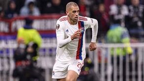À atenção do Sporting: Slimani falha treino do Lyon