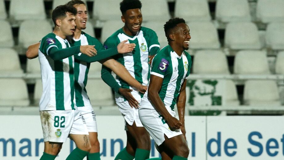 FESTA. Murilo (à direita) assinou
o 2-1, golo que valeu o triunfo
à formação do Bonfim