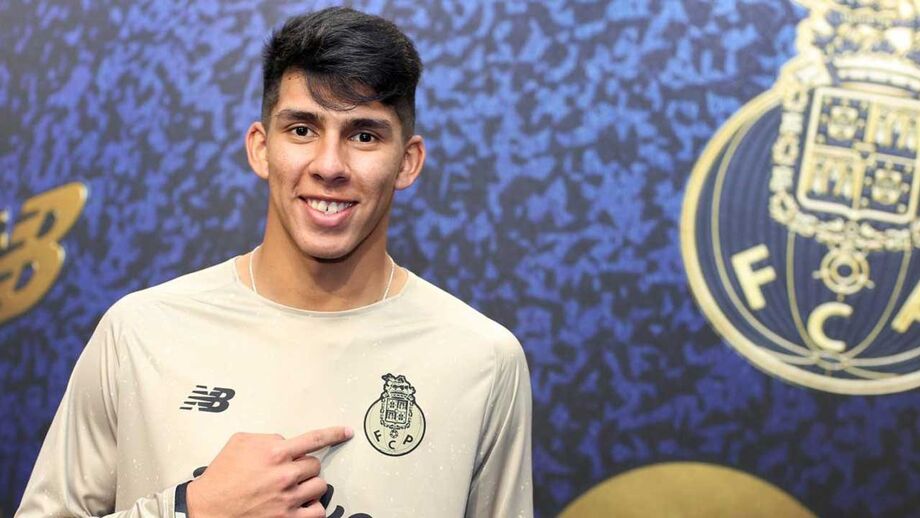 Ángel González: quem é o jovem guarda-redes do FC Porto convocado pela seleção do Paraguai