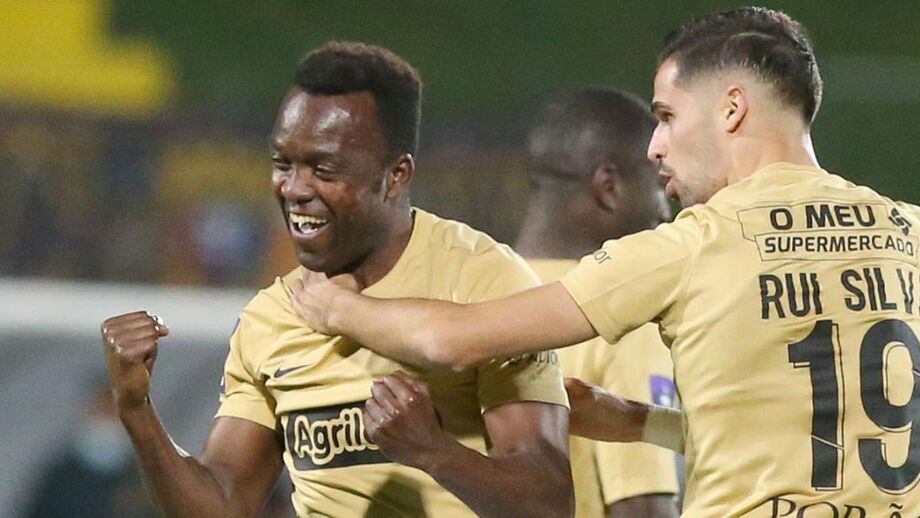 Real-Torreense, 1-2: Mateus resolve