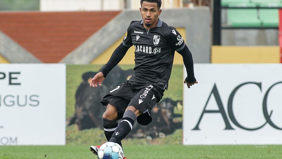 V. Guimarães pede Tabata ou Jovane para deixar sair Edwards já