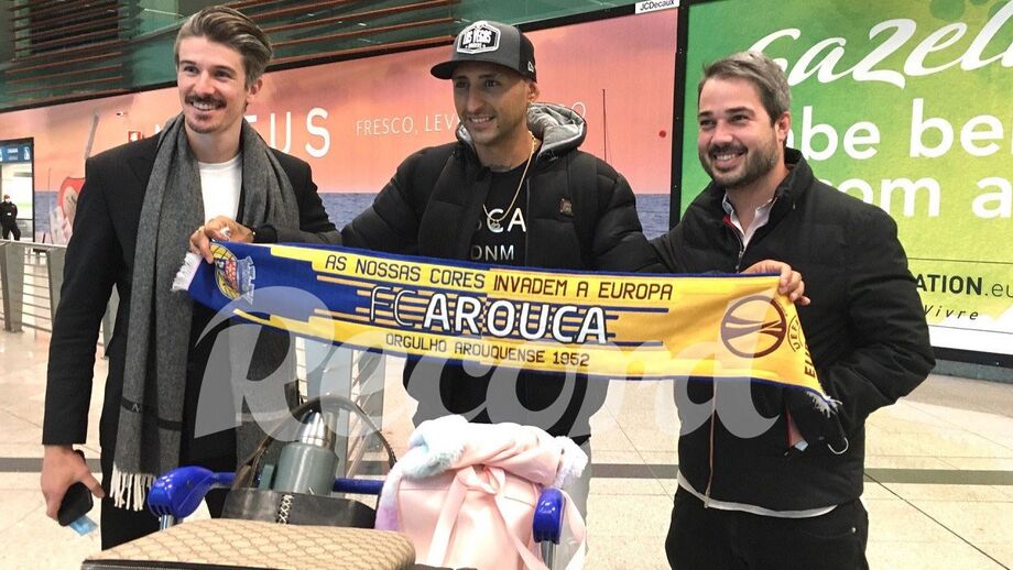 Alan Ruiz já chegou a Portugal para representar o Arouca