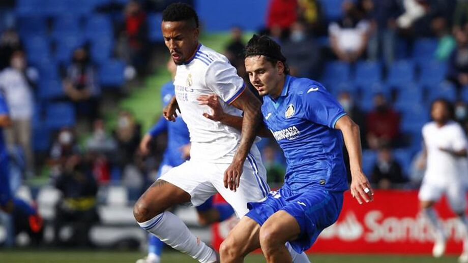 Enes Unal aproveitou erro de Militão e marcou