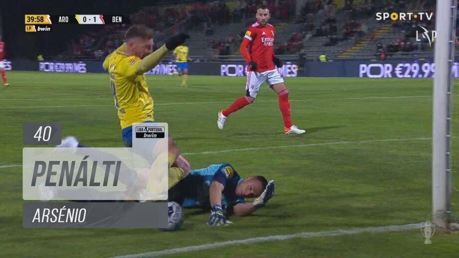 Há penálti de Vlachodimos diante do Arouca? árbitro espanhol analisa os casos da jornada