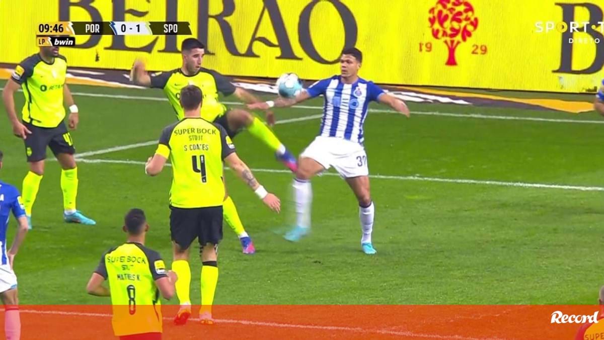 Fora-de-jogo: FC Porto eliminado da Taça da Liga; Ainda o lance de  Eustáquio: Não é punível. Lance de Evaniilson seriaamarelo. Ainda o  possível penalti a favor do Benfica e o golo de