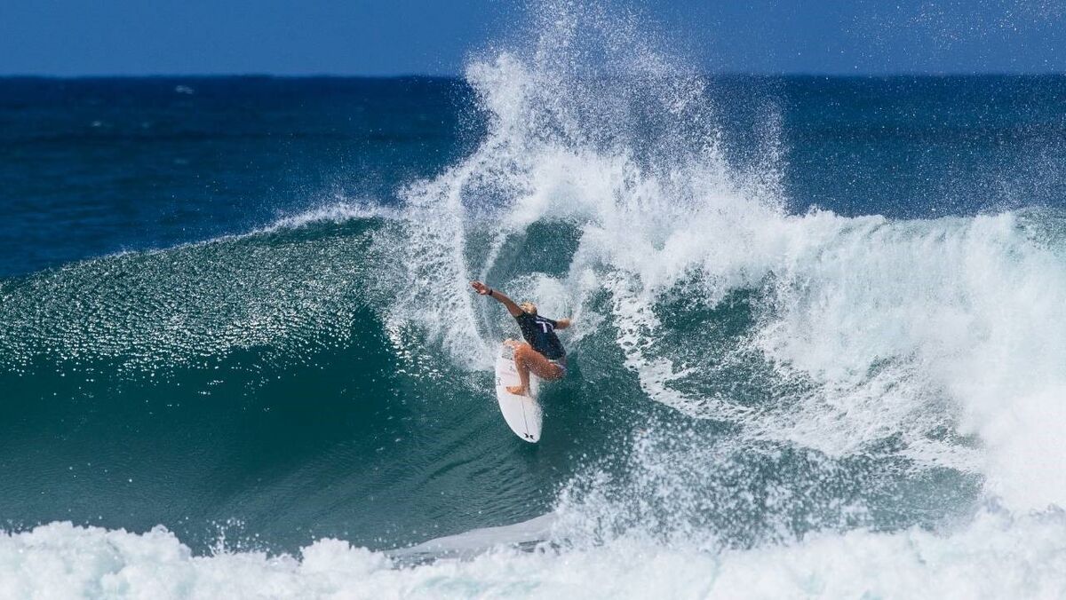 Líder mundial e favoritas surpreendidas por rookies em Sunset Beach Surf Jornal Record
