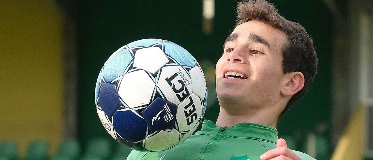 Médio treina com a equipa principal desde a pré-temporada