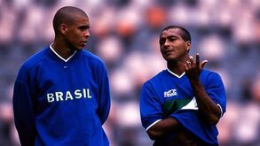 Ronaldo: «Romário obrigava os mais jovens a limpar-lhe as chuteiras, era um filho da p...»