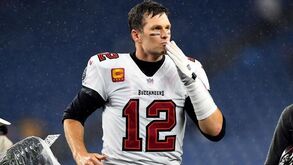 Tom Brady termina carreira recheada de recordes