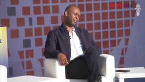 Helton e a primeira bola que teve: uma 'dentão de leite' que deixava marca