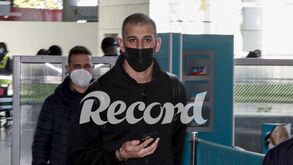 Slimani já está em Lisboa para reforçar o Sporting: «Estou contente»