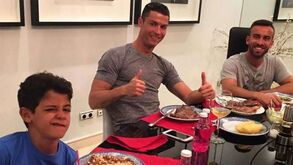 Dieta de Cristiano Ronaldo inspira mudanças nos colegas e também nos pequenos adeptos do Man. United