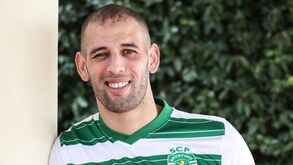 O emotivo reencontro entre Slimani e Paulinho: o abraço diz tudo