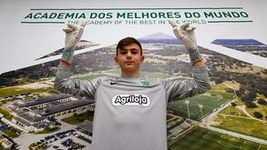 Alexandre Tverdohlebov assina contrato de formação com o Sporting