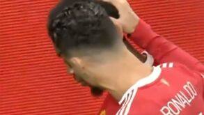 Cristiano Ronaldo deu o exemplo e consolou 'miúdo' Elanga