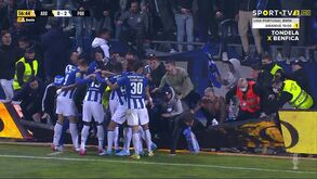 Festejos dos adeptos portistas no segundo golo do FC Porto em Arouca causam estragos