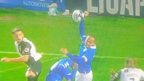 Feirense-Farense marcado por lances polémicos