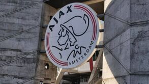 «Rasgou-lhe as calças em pedaços»: há um novo escândalo sexual no Ajax