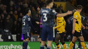 Inacreditável: Martinelli vê dois amarelos em dois segundos na mesma jogada