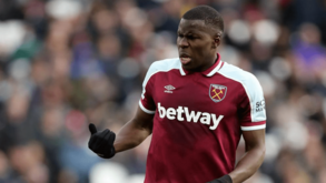 Episódio do gato gera revolta no balneário do West Ham por causa do salário de Kurt Zouma