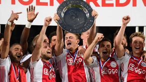 No melhor pano...: A filosofia do Ajax e duas manchas num clube quase perfeito