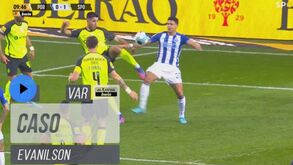 Evanilson pediu penálti de Gonçalo Inácio neste lance: árbitro mandou seguir