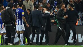 João Pinheiro foi claro: Marchesín pontapeou adversário e Palhinha agrediu com estalada